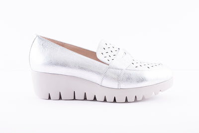 WONDERS - 33208 LOW WEDGE SLIP ON SHOE - SILVER METALLIC