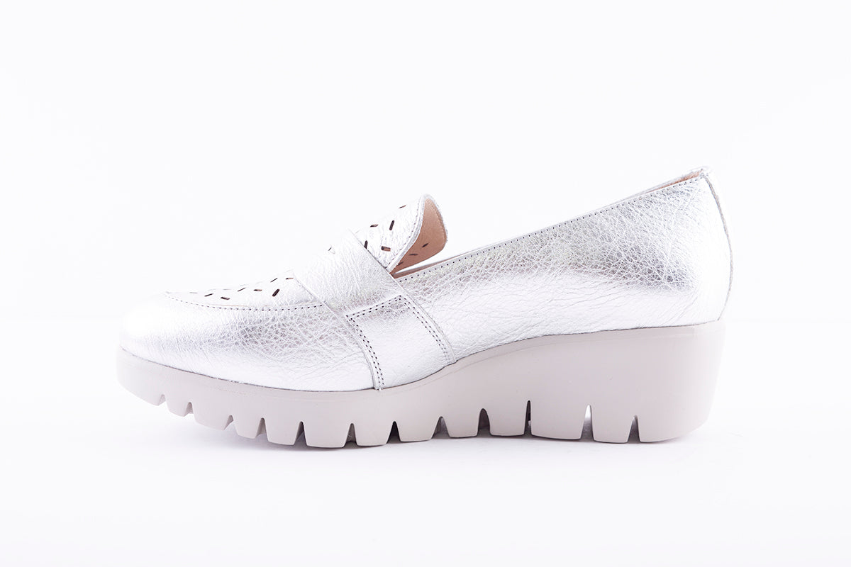 WONDERS - 33208 LOW WEDGE SLIP ON SHOE - SILVER METALLIC