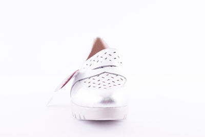 WONDERS - 33208 LOW WEDGE SLIP ON SHOE - SILVER METALLIC