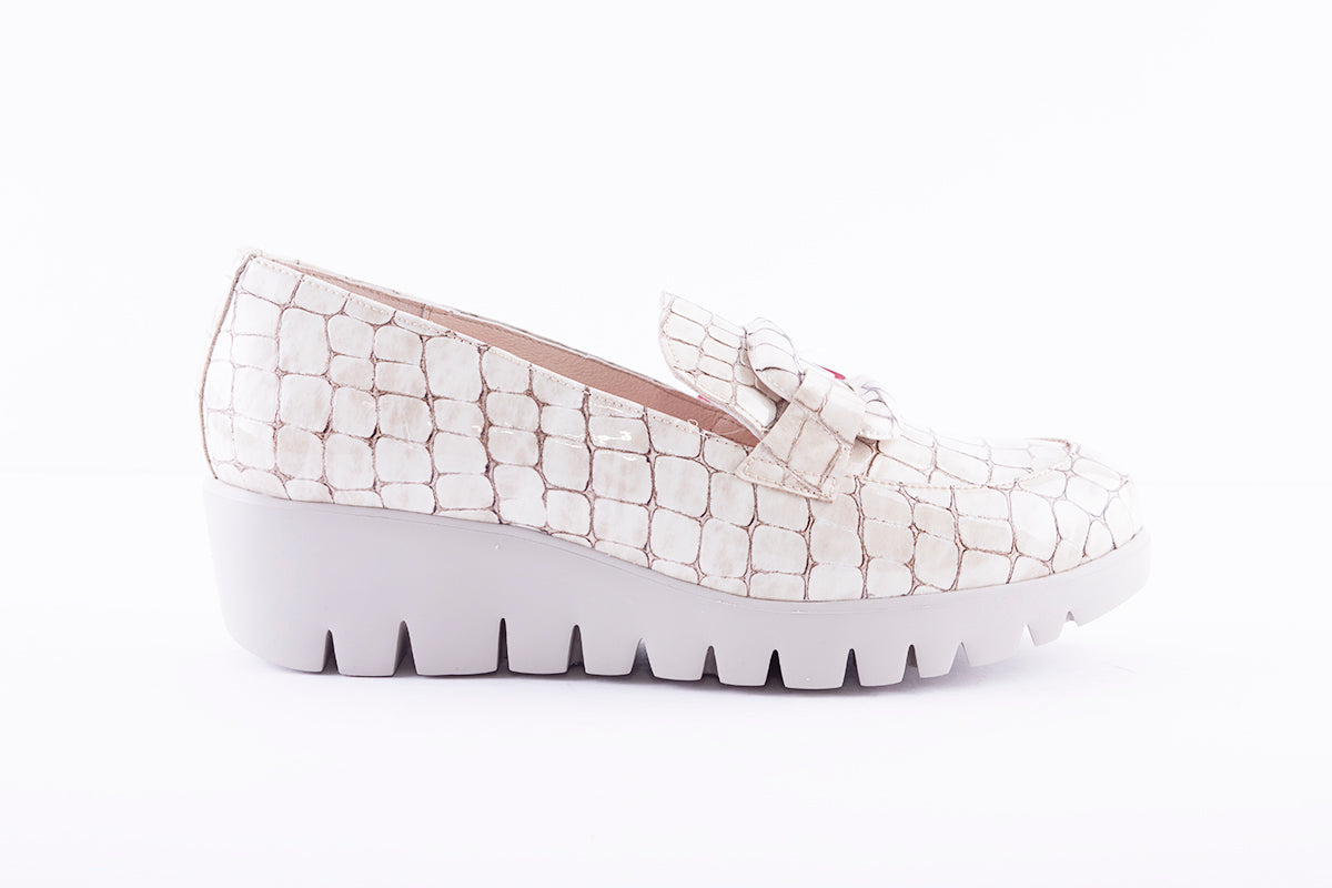 WONDERS - C-33244 WEDGE SLIP-ON SHOE - BEIGE PATENT