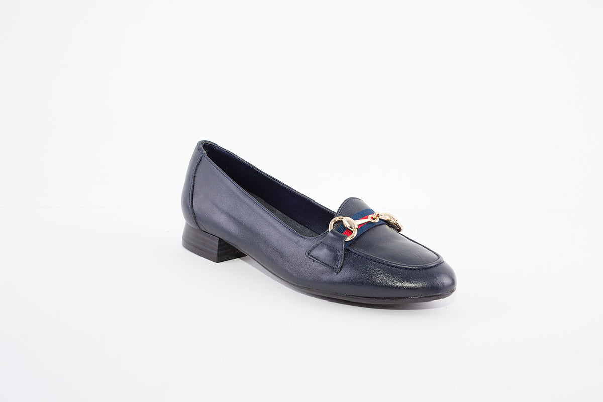 MARIA JAEN - 4004 FLAT LOAFER WITH GOLD CHAIN DETAIL - NAVY LEATHER