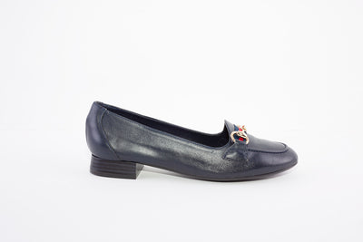 MARIA JAEN - 4004 FLAT LOAFER WITH GOLD CHAIN DETAIL - NAVY LEATHER