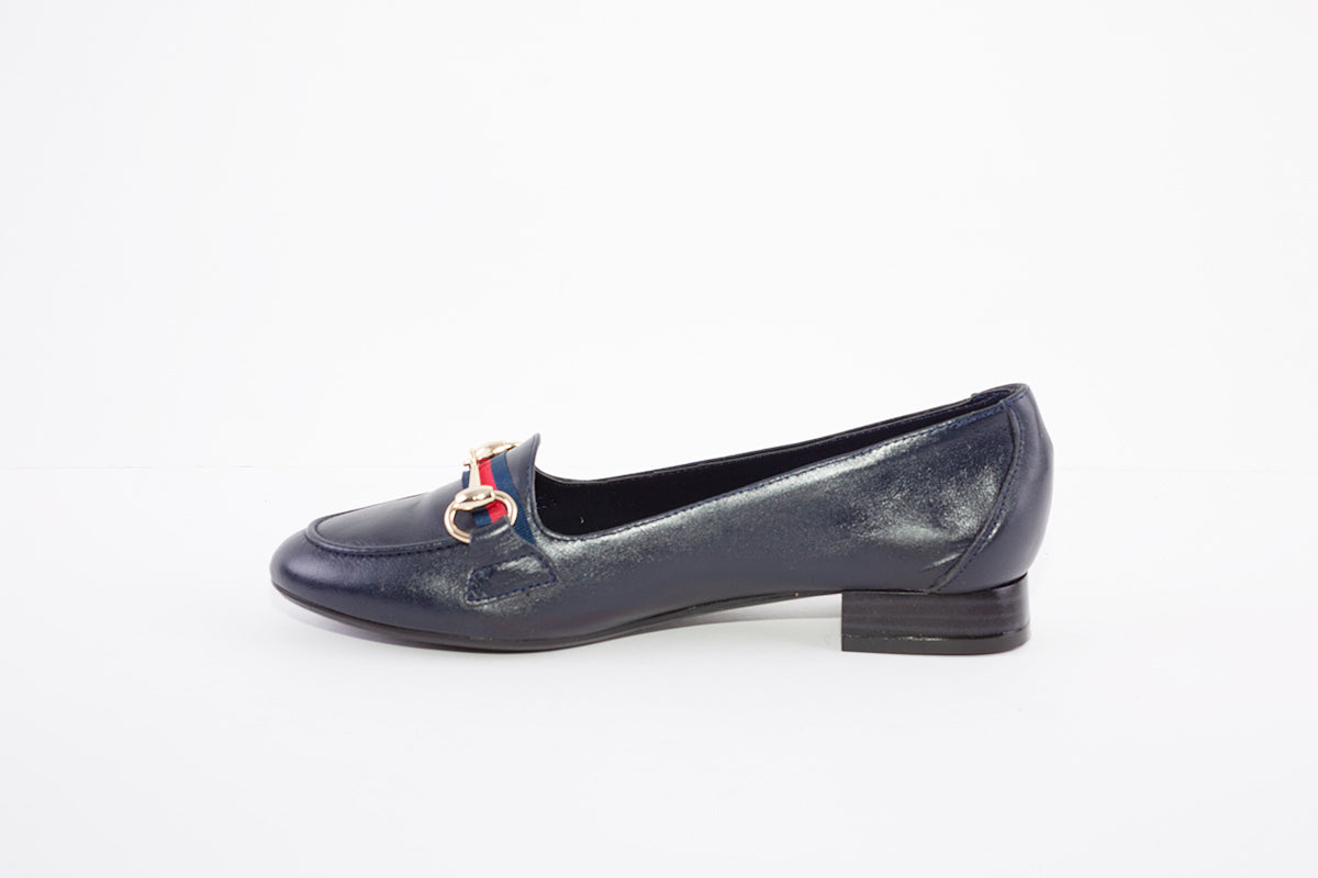 MARIA JAEN - 4004 FLAT LOAFER WITH GOLD CHAIN DETAIL - NAVY LEATHER