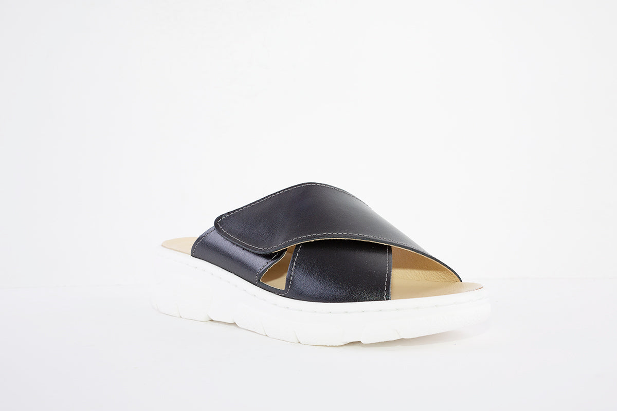 BELVIDA 81.006 VELCRO STRAP COMFORT MULE - BLACK/WHITE