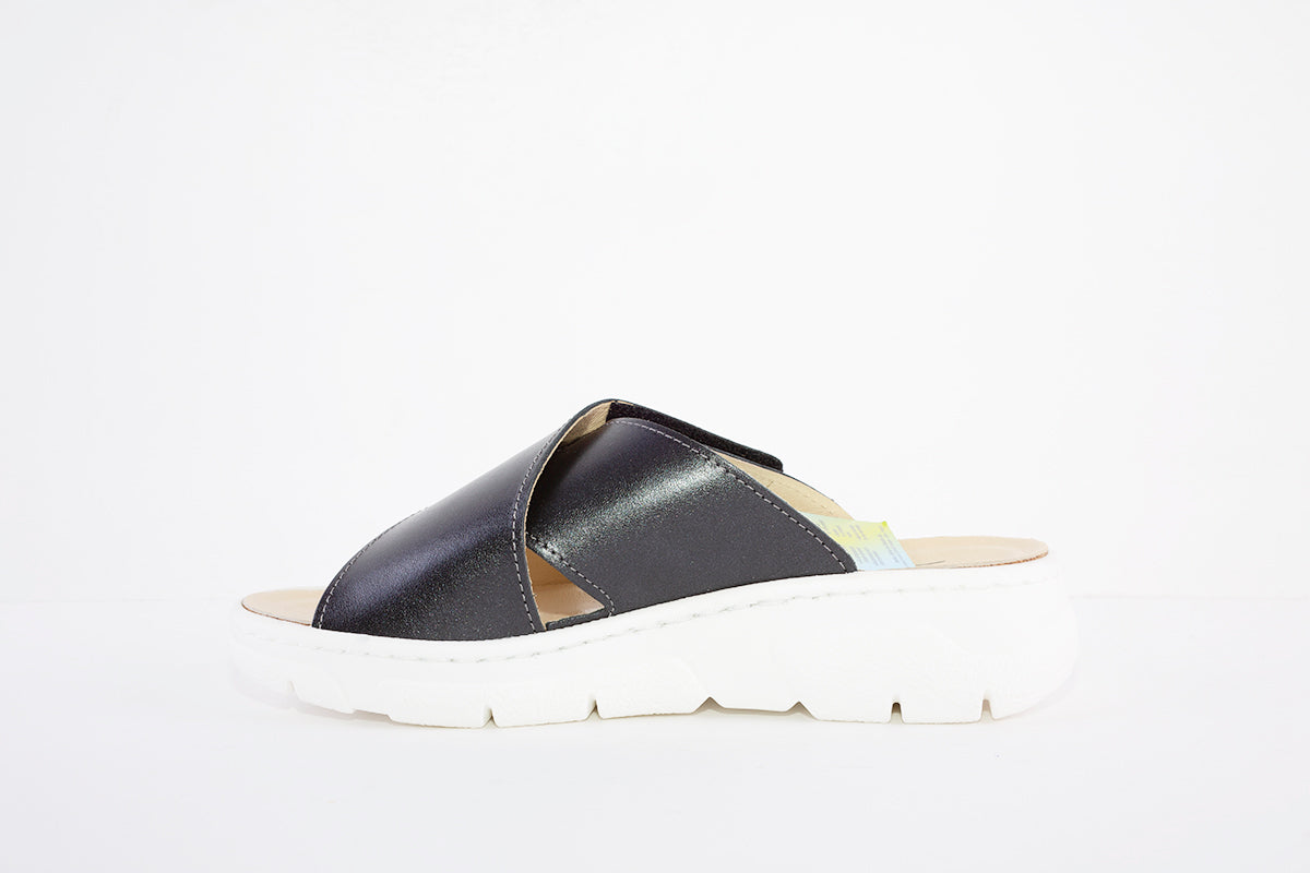 BELVIDA 81.006 VELCRO STRAP COMFORT MULE - BLACK/WHITE