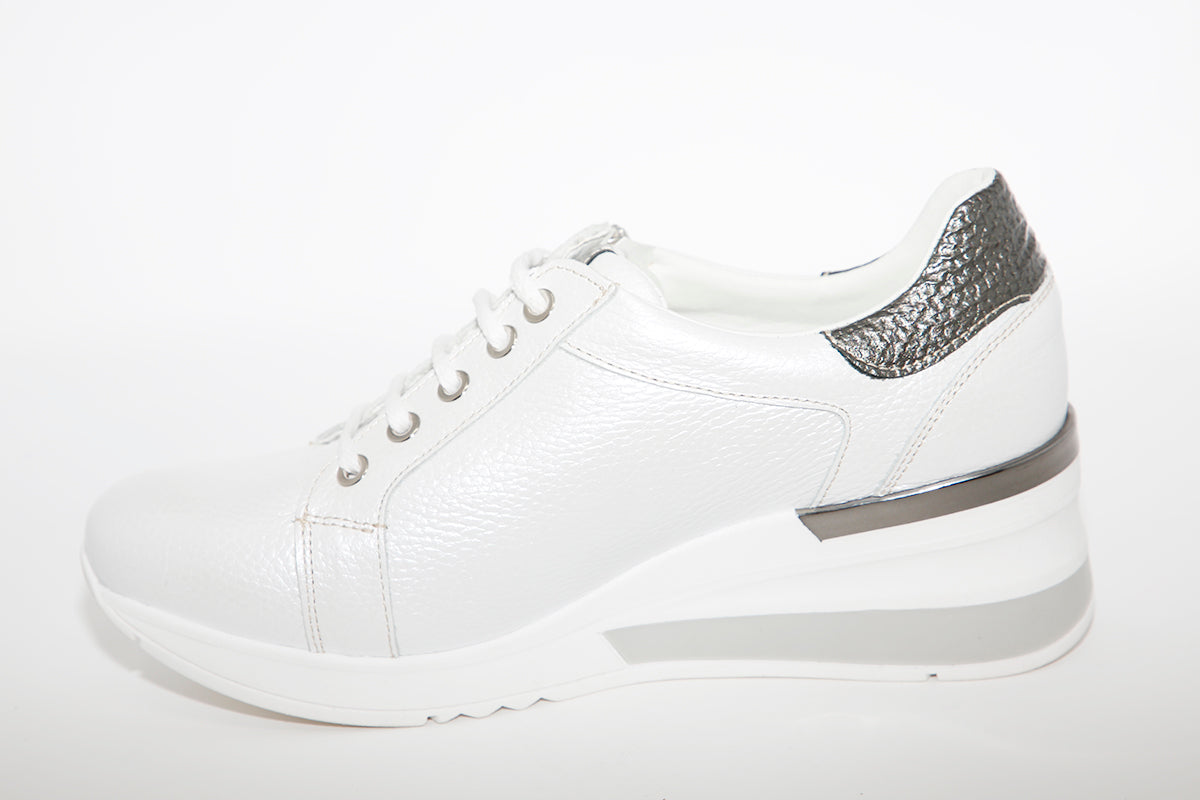 BAERCHI - LACED WEDGE SHOE - WHITE