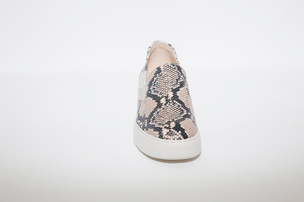 WONDERS - A-8352 LOW WEDGE SLIP-ON SHOE - BEIGE SNAKEPRINT