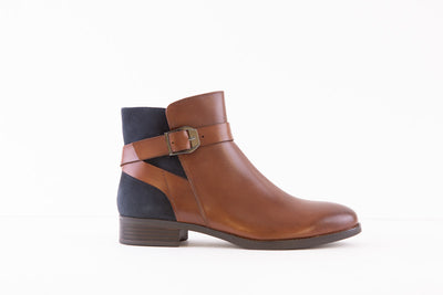 CAPRICE - 25330-387 FLAT ANKLE BOOT - TAN/NAVY
