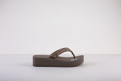 SKECHERS 119296  VINYASA-GEO QUEEN LOW WEDGE TOE-POST MULE - TAUPE
