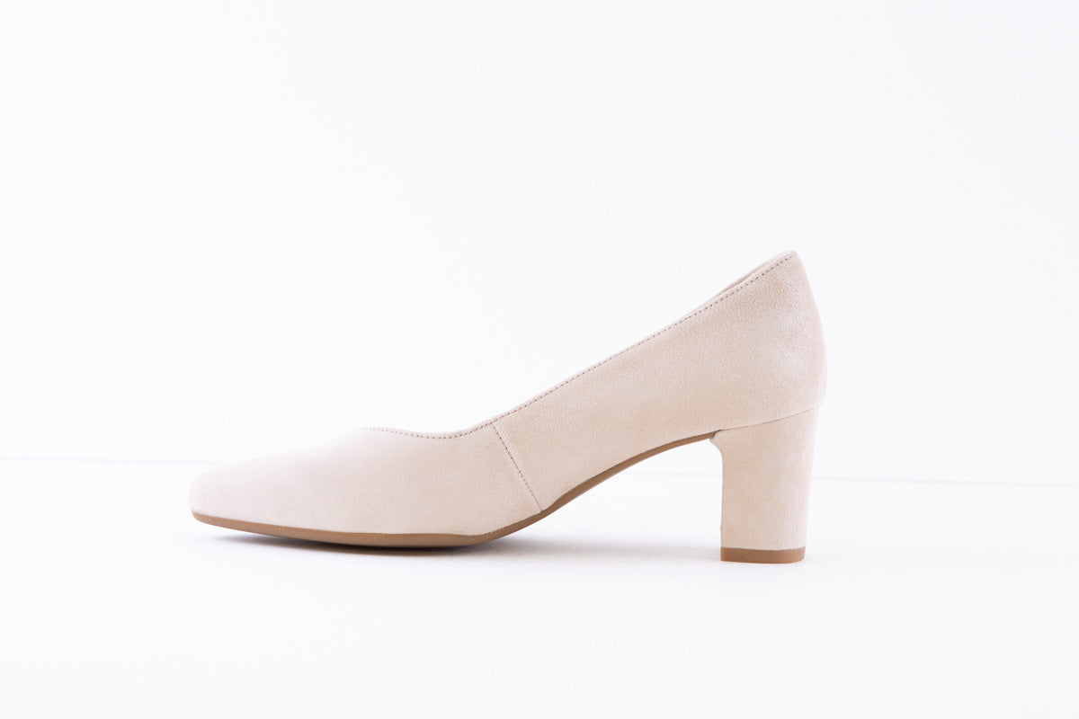 GABOR - 22.152.33 MEDIUM BLOCK HEEL COURT SHOE - BEIGE SUEDE