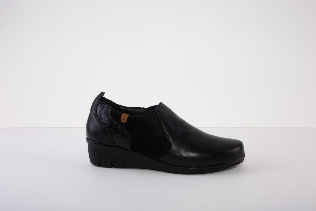 VALERIAS 8550  LOW WEDGE SLIP-ON GUSSET SHOE - BLACK
