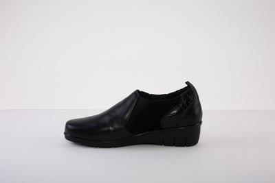 VALERIAS 8550  LOW WEDGE SLIP-ON GUSSET SHOE - BLACK