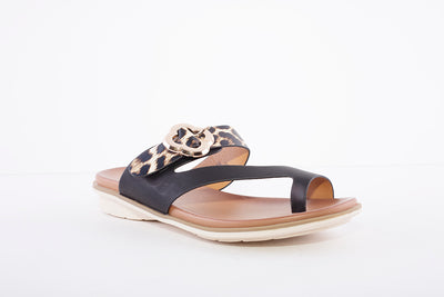 LUNAR - JLH152 Larkin Leopard Toe Loop Sandal Black