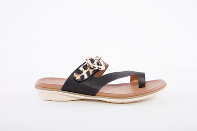 LUNAR - JLH152 Larkin Leopard Toe Loop Sandal Black