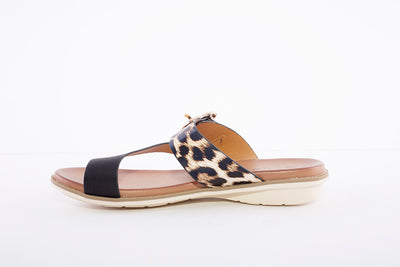 LUNAR - JLH152 Larkin Leopard Toe Loop Sandal Black