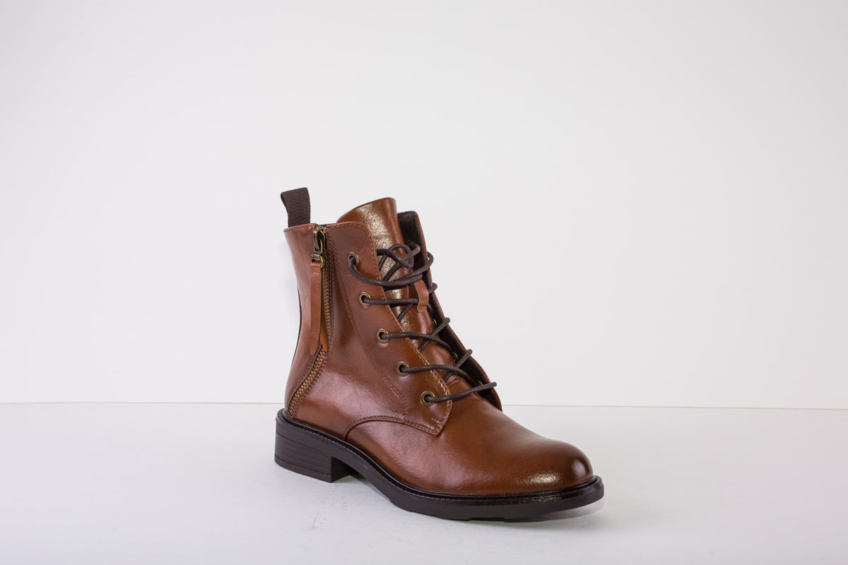 SUSST TOBY22 LOW HEEL ZIP/LACE ANKLE BOOT - TAN