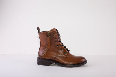 SUSST TOBY22 LOW HEEL ZIP/LACE ANKLE BOOT - TAN