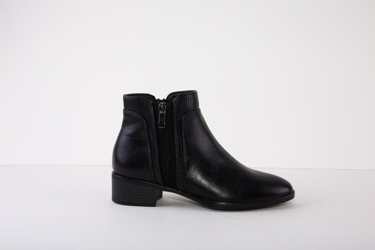 SUSST GEMMA 22 LOW HEEL ZIP ANKLE BOOT - BLACK