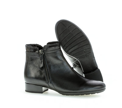 GABOR - 72.718.27 FLAT ANKLE BOOT - BLACK