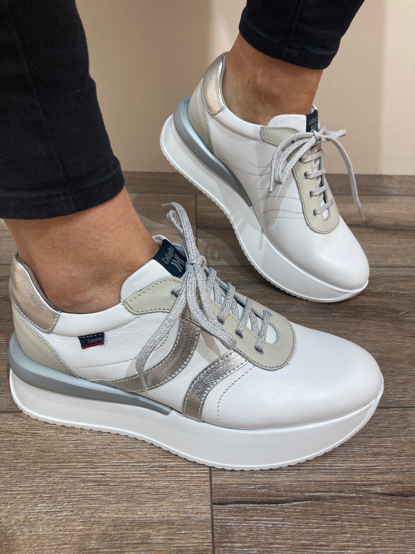 CALLAGHAN - 51201 LACED CHUNKY FASHION SHOE - WHITE/SILVER