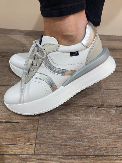 CALLAGHAN - 51201 LACED CHUNKY FASHION SHOE - WHITE/SILVER