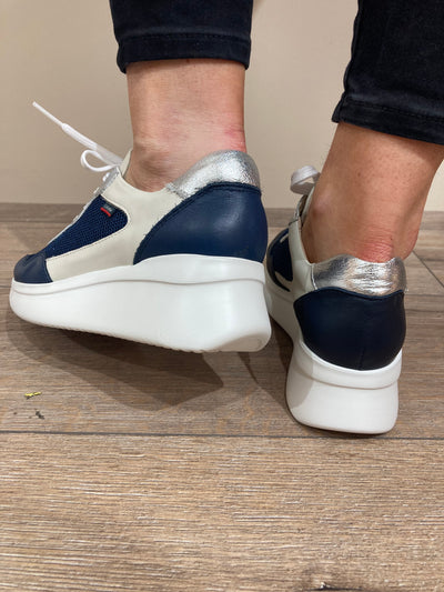 CALLAGHAN - 30002 LOW WEDGE LACED SHOE - NAVY MULTI