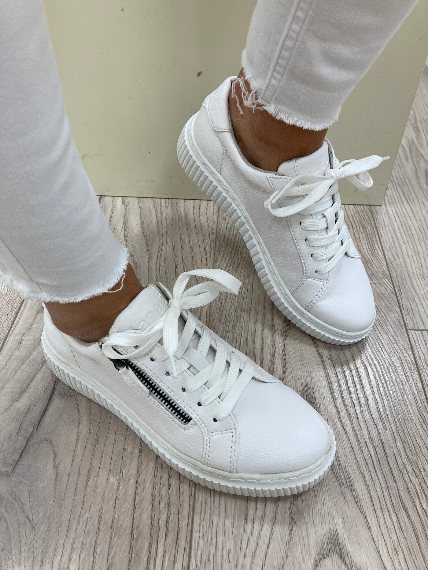 JANA- SOFTLINE - 23700-107 LACED FASHION SHOE WITH ZIP - WHITE