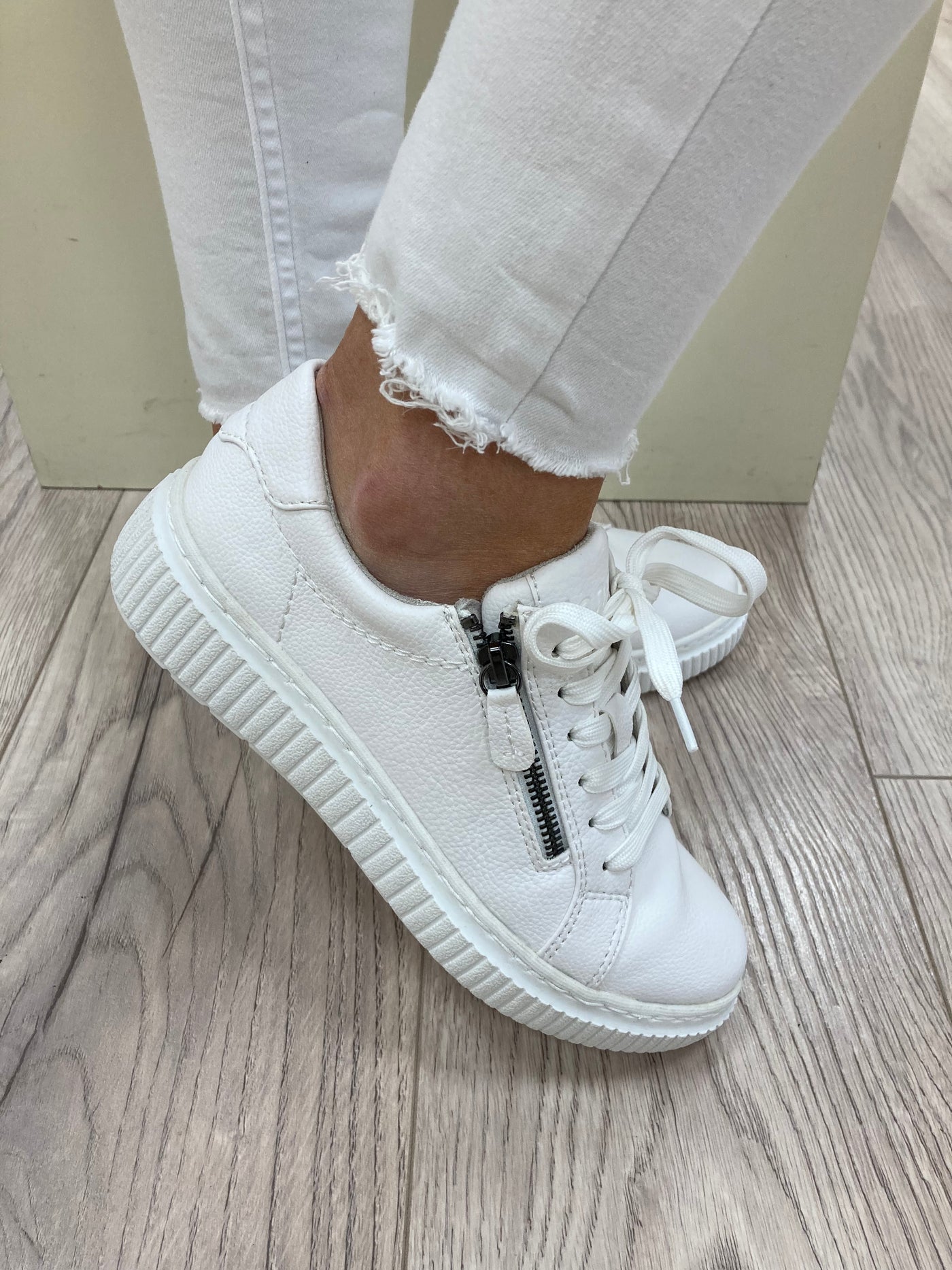 JANA- SOFTLINE - 23700-107 LACED FASHION SHOE WITH ZIP - WHITE