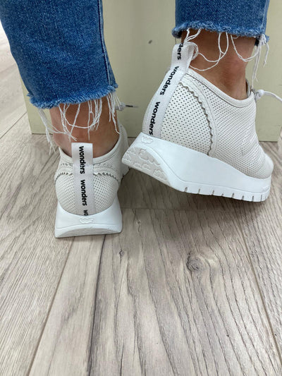 WONDERS - A-2424 FLAT LACED SHOE - OFF WHITE
