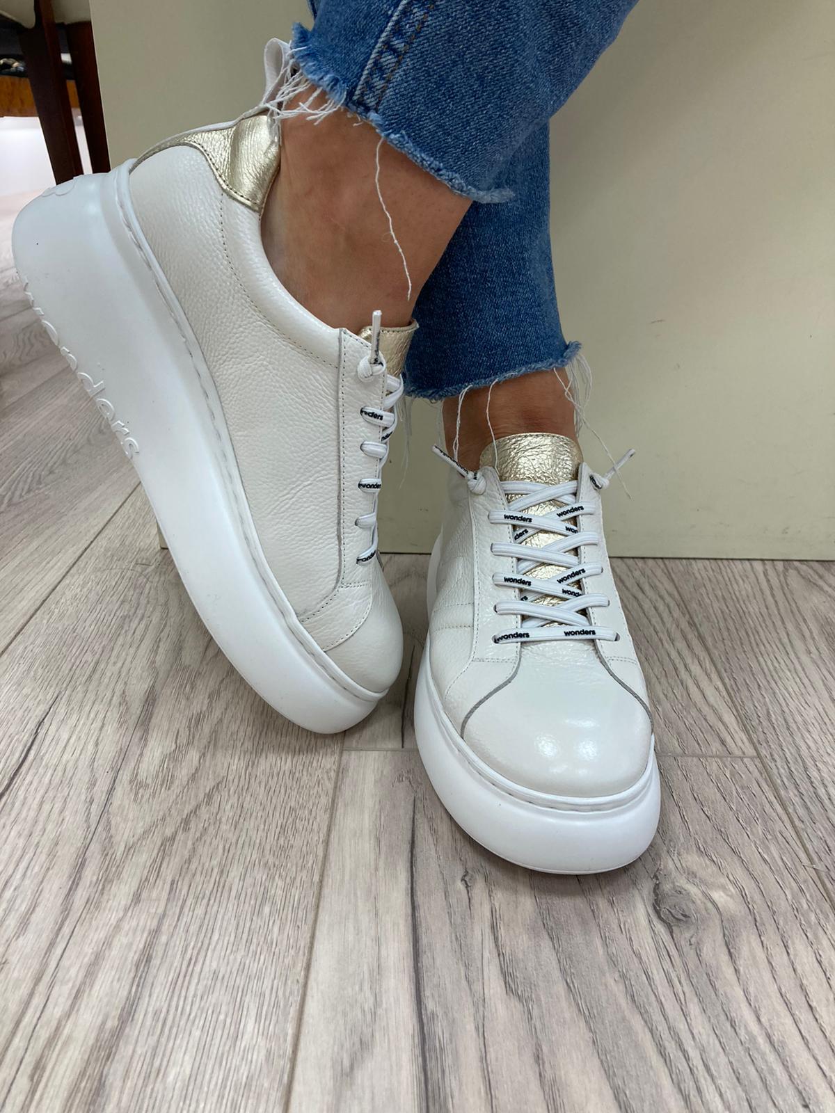 WONDERS - A-2615 FLAT LACED SHOE - OFF WHITE/GOLD
