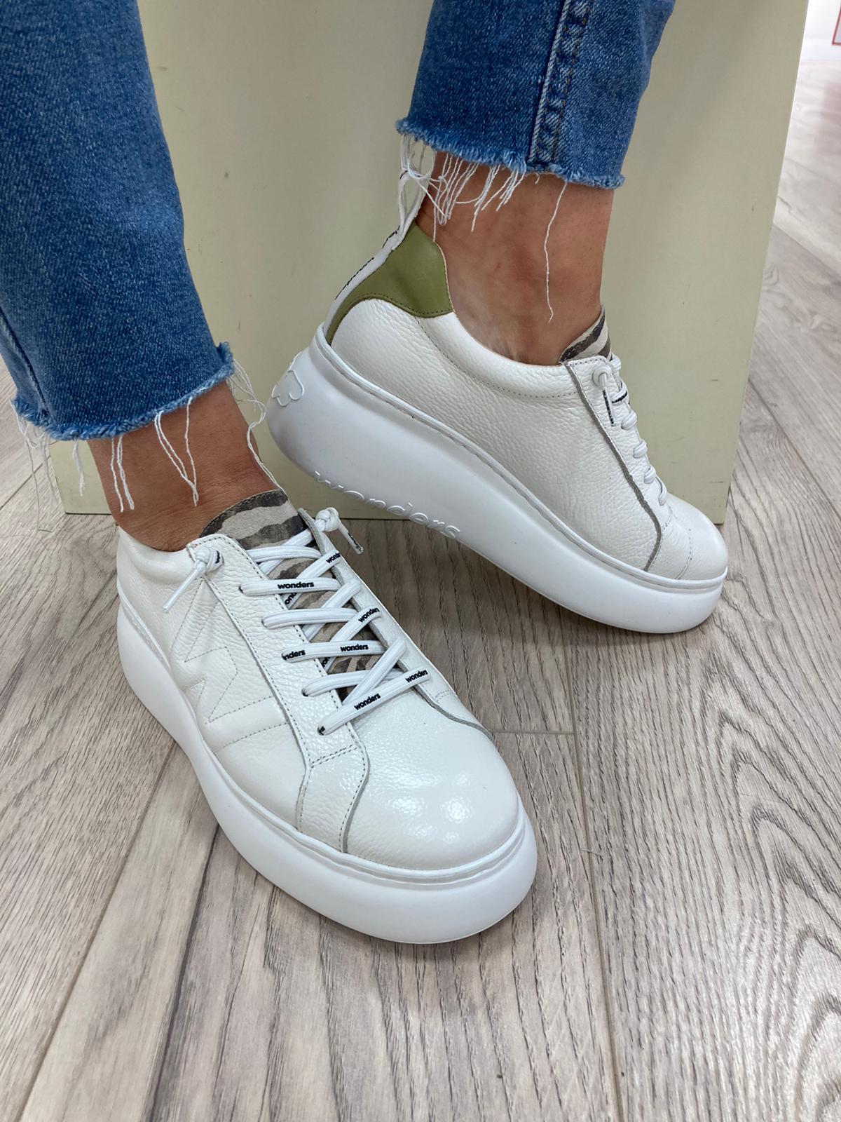 WONDERS - A-2615 FLAT LACED SHOE - OFF WHITE/GREEN