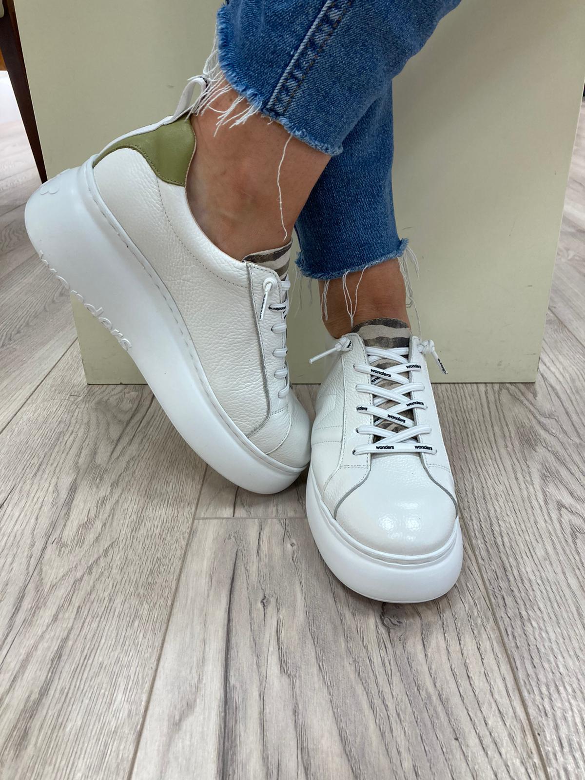 WONDERS - A-2615 FLAT LACED SHOE - OFF WHITE/GREEN