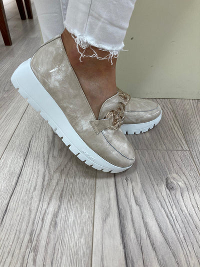 WONDERS - A-2405 LOW WEDGE SLIP-ON SHOE - TAUPE PATENT