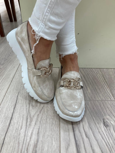 WONDERS - A-2405 LOW WEDGE SLIP-ON SHOE - TAUPE PATENT