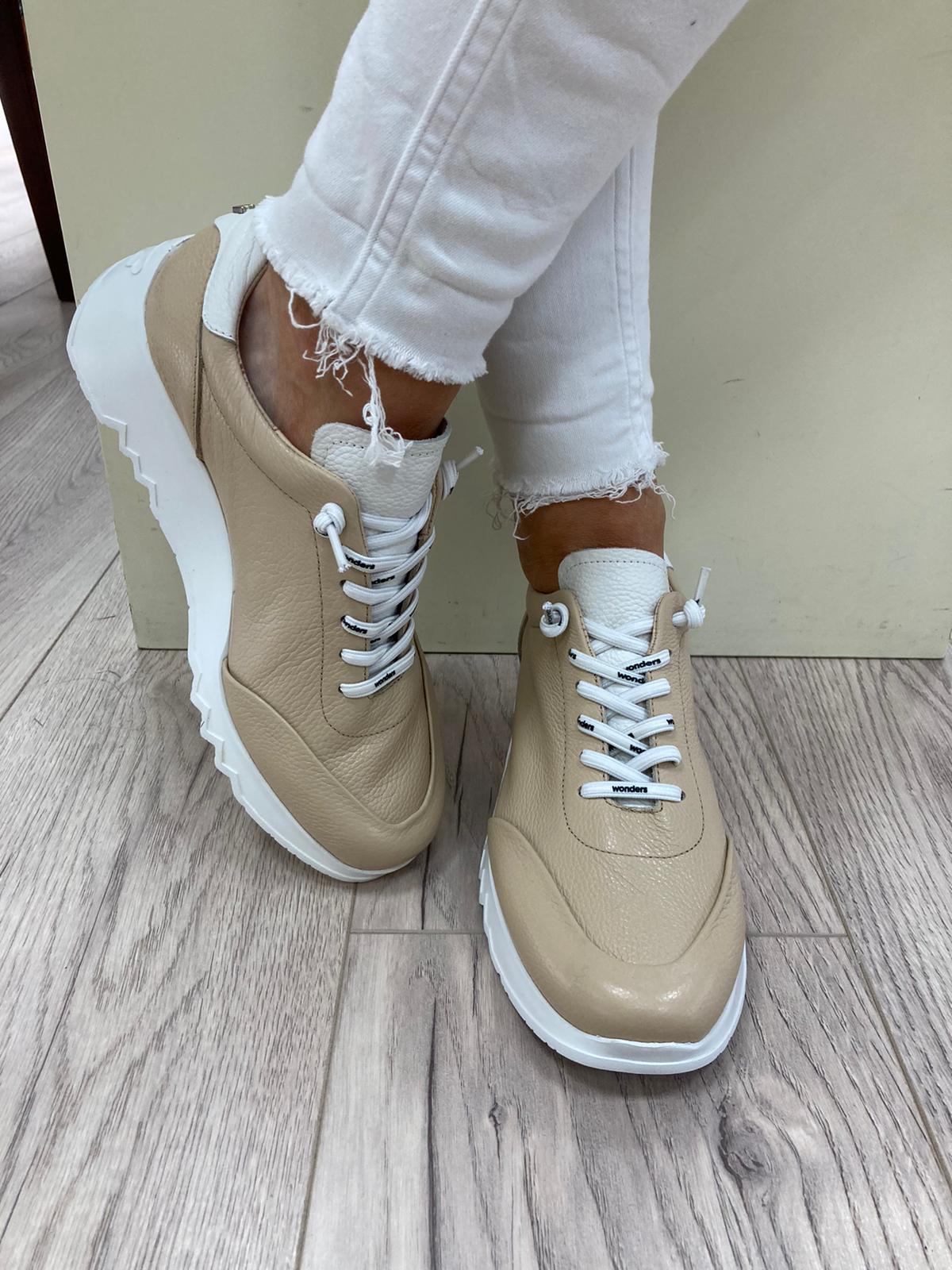 WONDERS - E-6704 LOW WEDGE LACED SHOE - BEIGE LEATHER