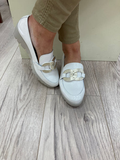 WONDERS - C-33261 LOW WEDGE SLIP-ON SHOE - WHITE PATENT