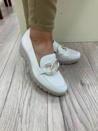 WONDERS - C-33261 LOW WEDGE SLIP-ON SHOE - WHITE PATENT