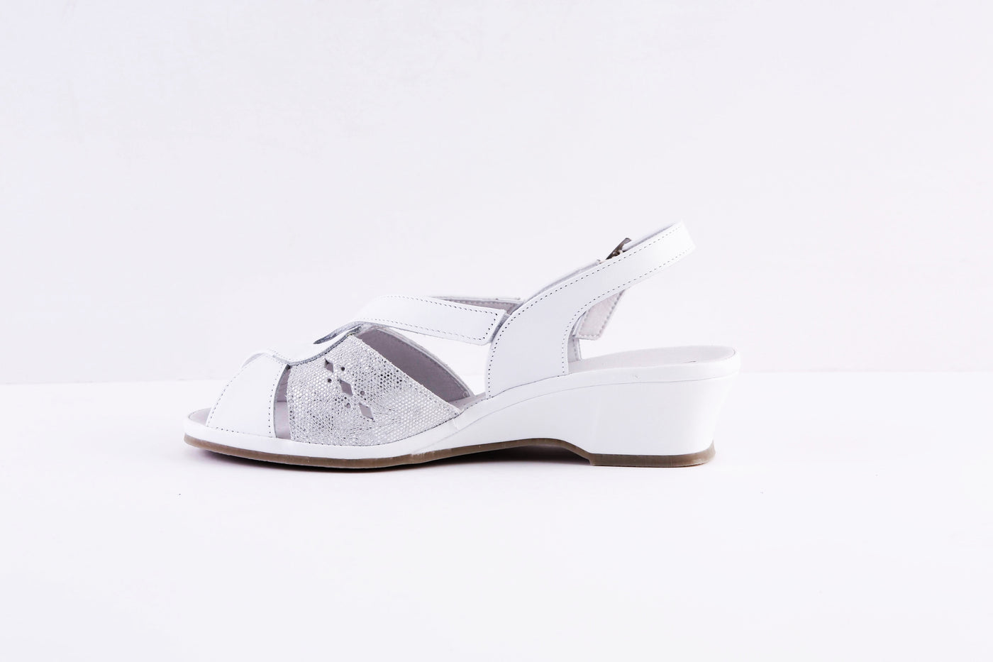 SUAVE- 6017 00 CAPRI- LOW WEDGE SANDAL - WHITE
